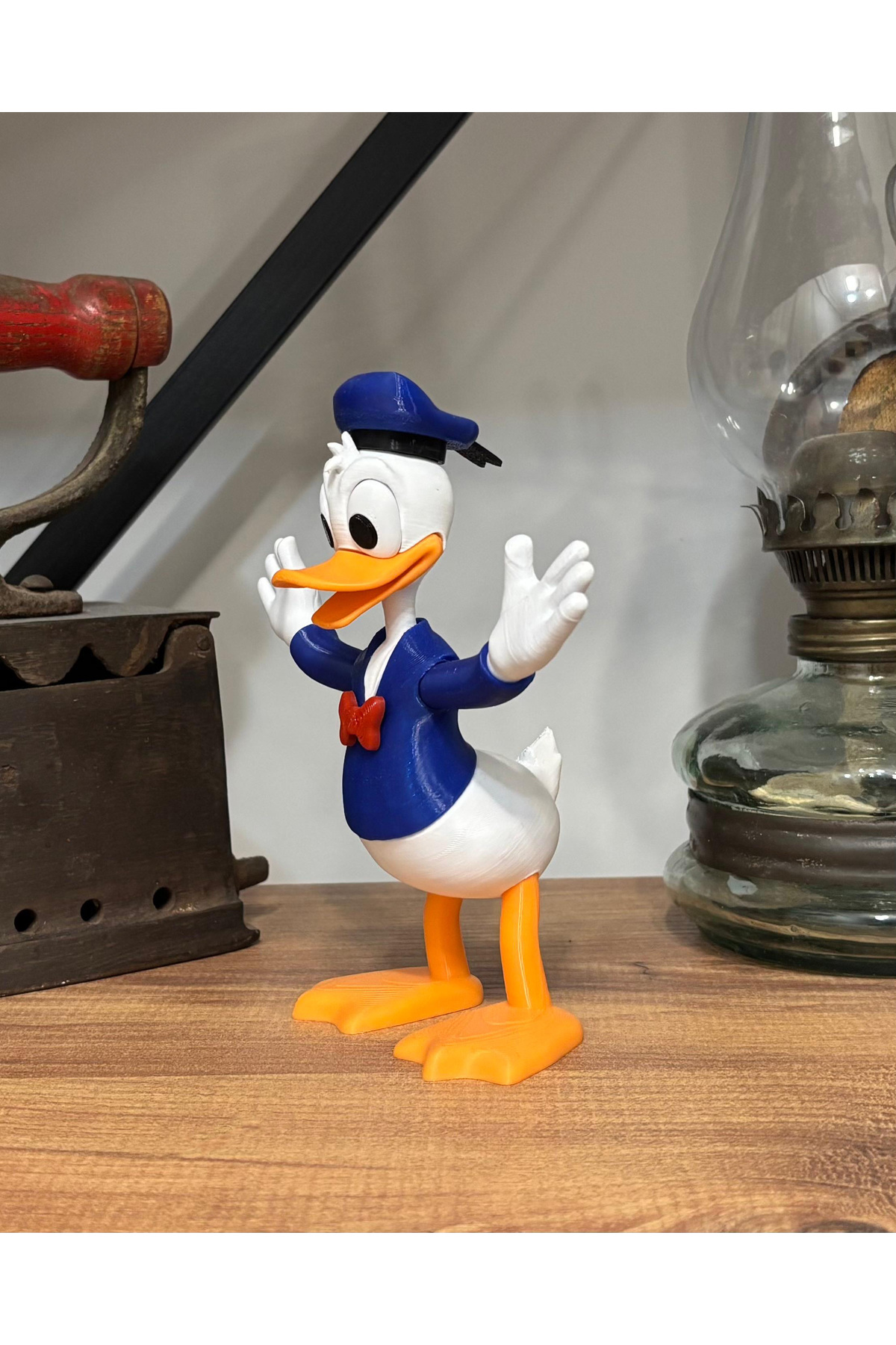 Donald Duck Koleksiyon Figürü – Dekoratif Oyuncak – Masaüstü / Kitaplık Süs Eşyası